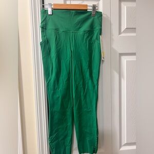 Fast & Free HR Crop 23"